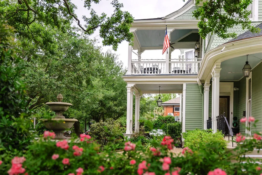 Front lawn of Grand Victorian Bed and Breakfast in New Orleans